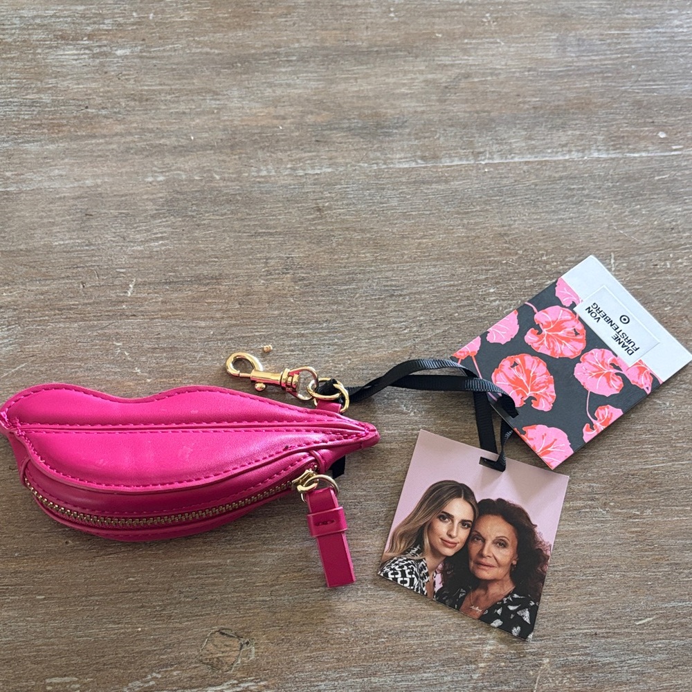Diane Von Furstenberg Fuchsia Lip Key Holder